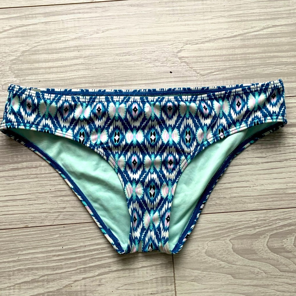 Victoria’s Secrets Bikini Bottoms Tribal Print M
